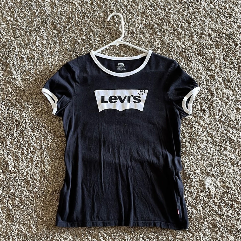 Women’s Levi’s black shirt